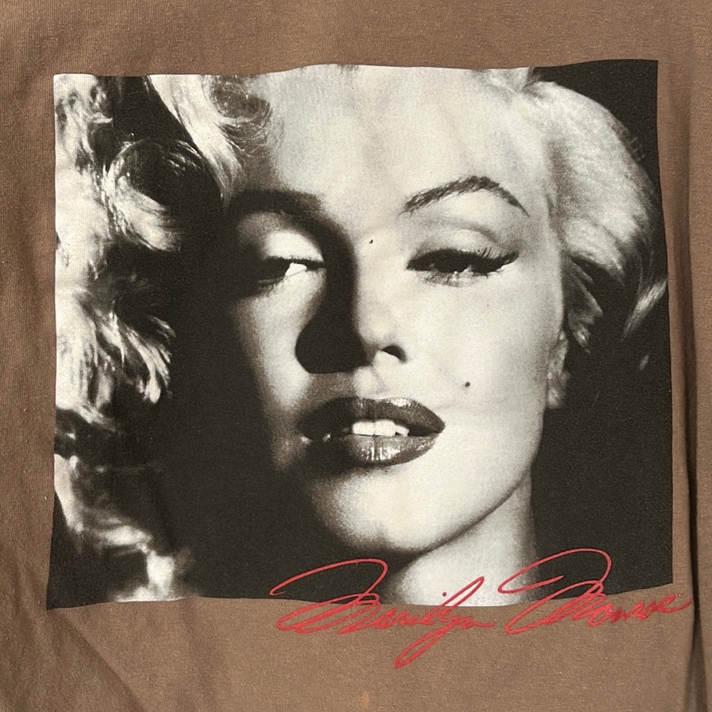 Brown Marilyn Monroe crop